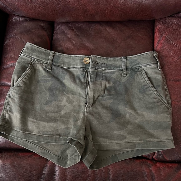 Abercrombie mid rise shorts size 00 but fits like a 0 - Picture 3 of 3